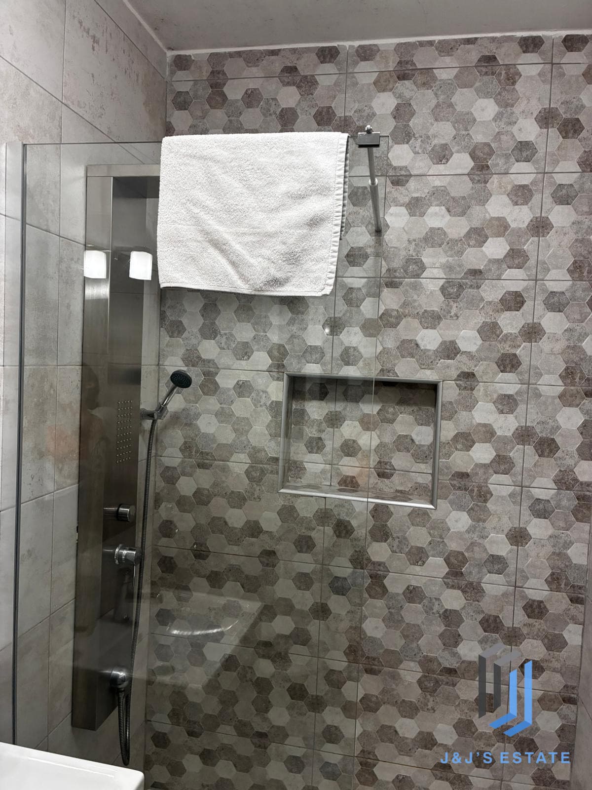 Fully Furnished Maisonette in Central Gzira · 10