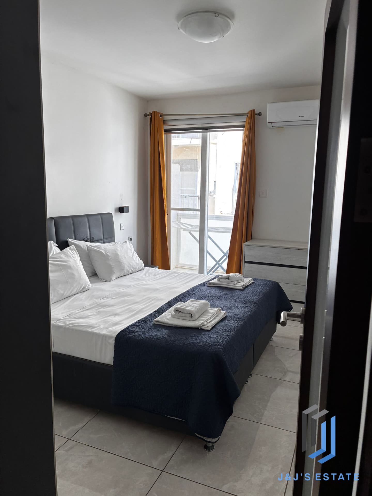 Fully Furnished One Bedroom Apartment in Lovely Gzira · 3