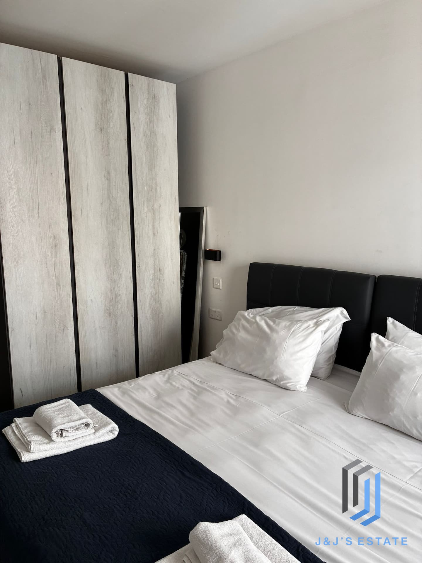 Fully Furnished One Bedroom Apartment in Lovely Gzira · 4