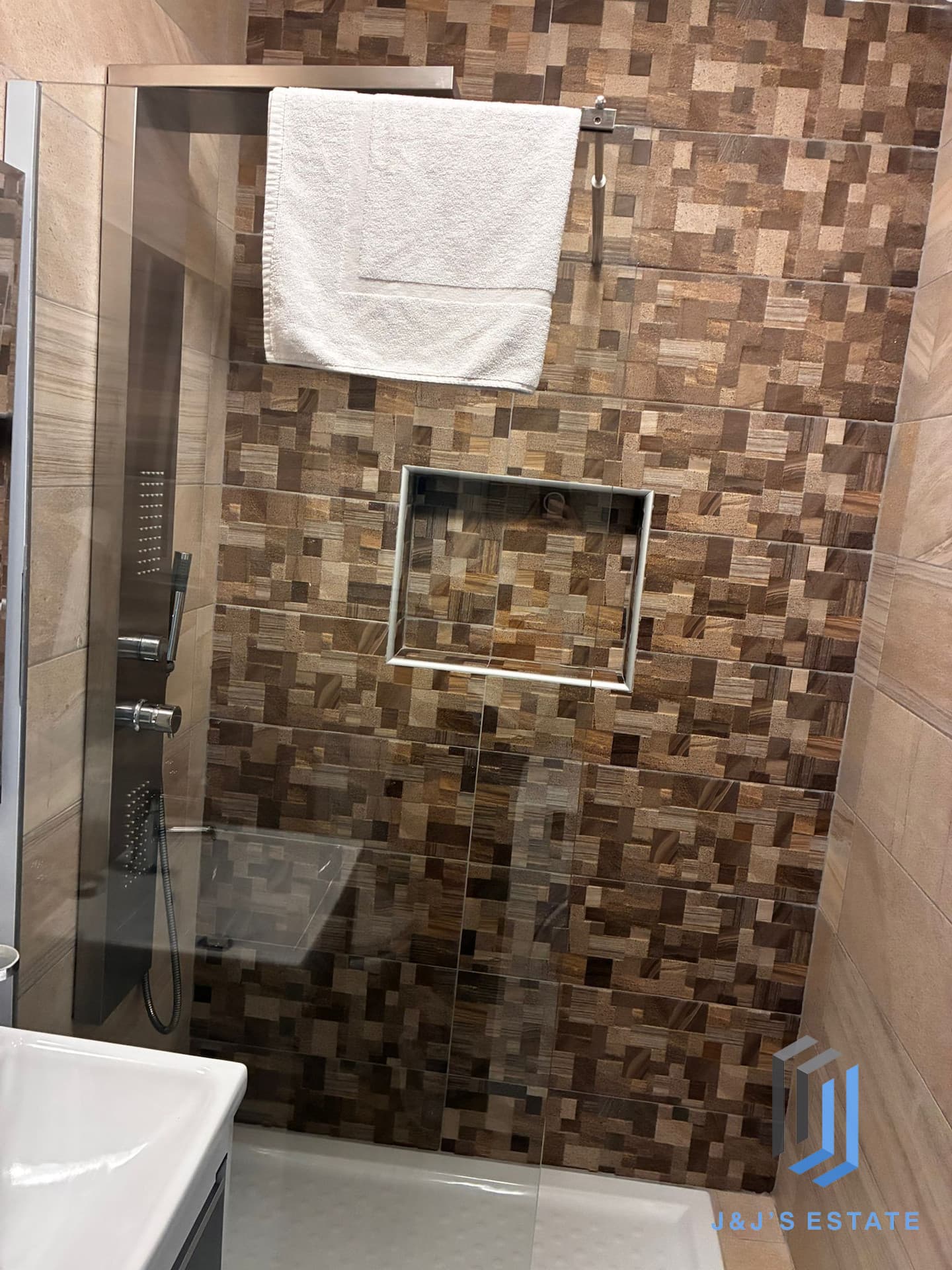 Fully Furnished One Bedroom Apartment in Lovely Gzira · 6
