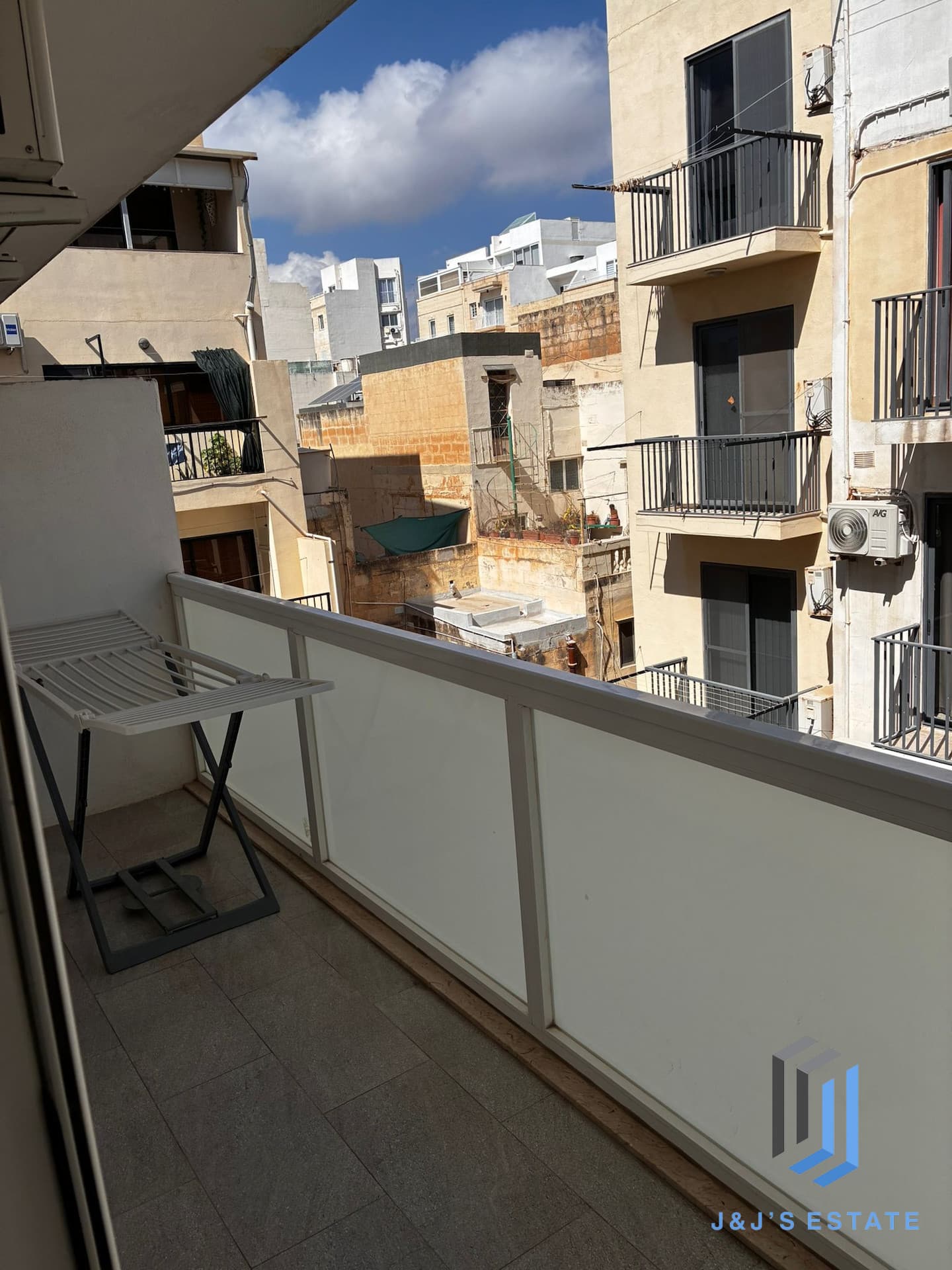 Fully Furnished One Bedroom Apartment in Lovely Gzira · 7