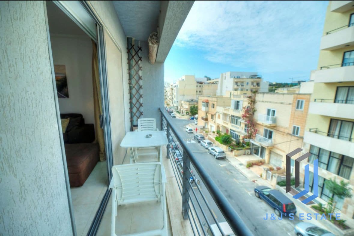 Modern & Spacious 3-Bedroom Apartment in Gżira · 3