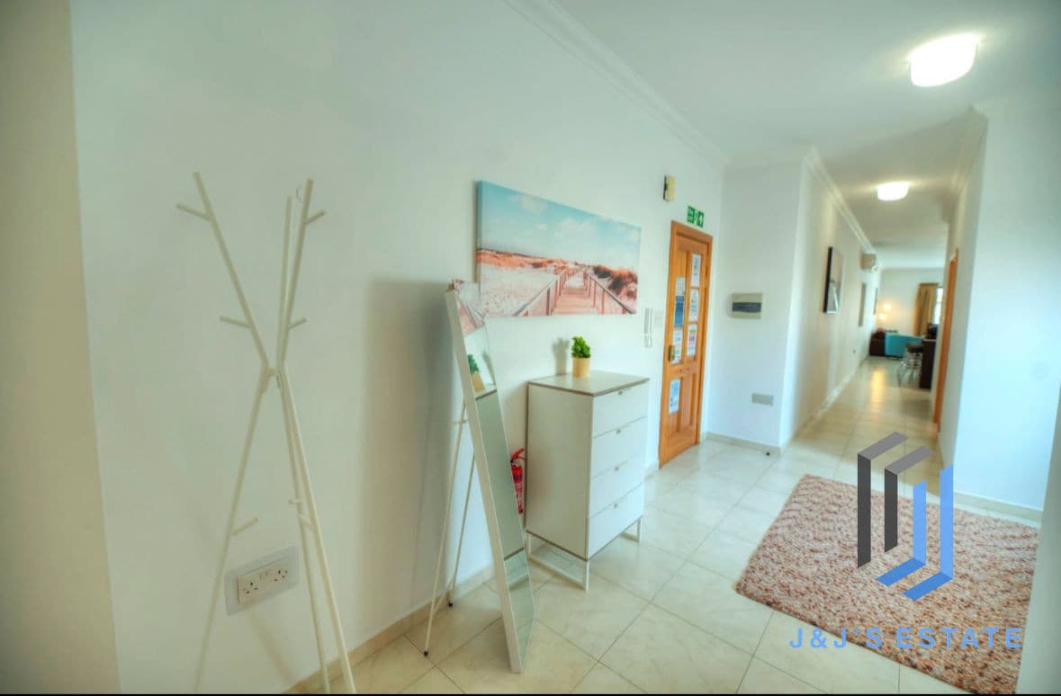 Modern & Spacious 3-Bedroom Apartment in Gżira · 7
