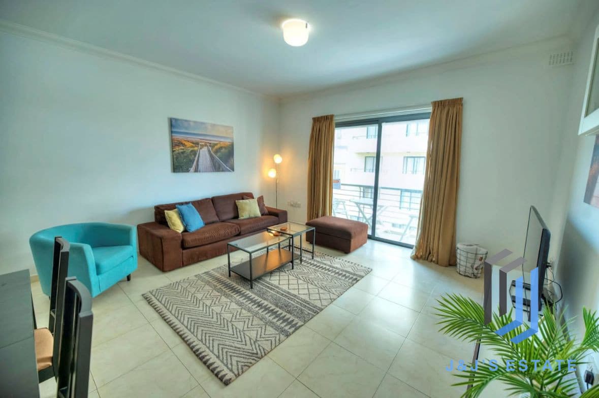 Modern & Spacious 3-Bedroom Apartment in Gżira · 2
