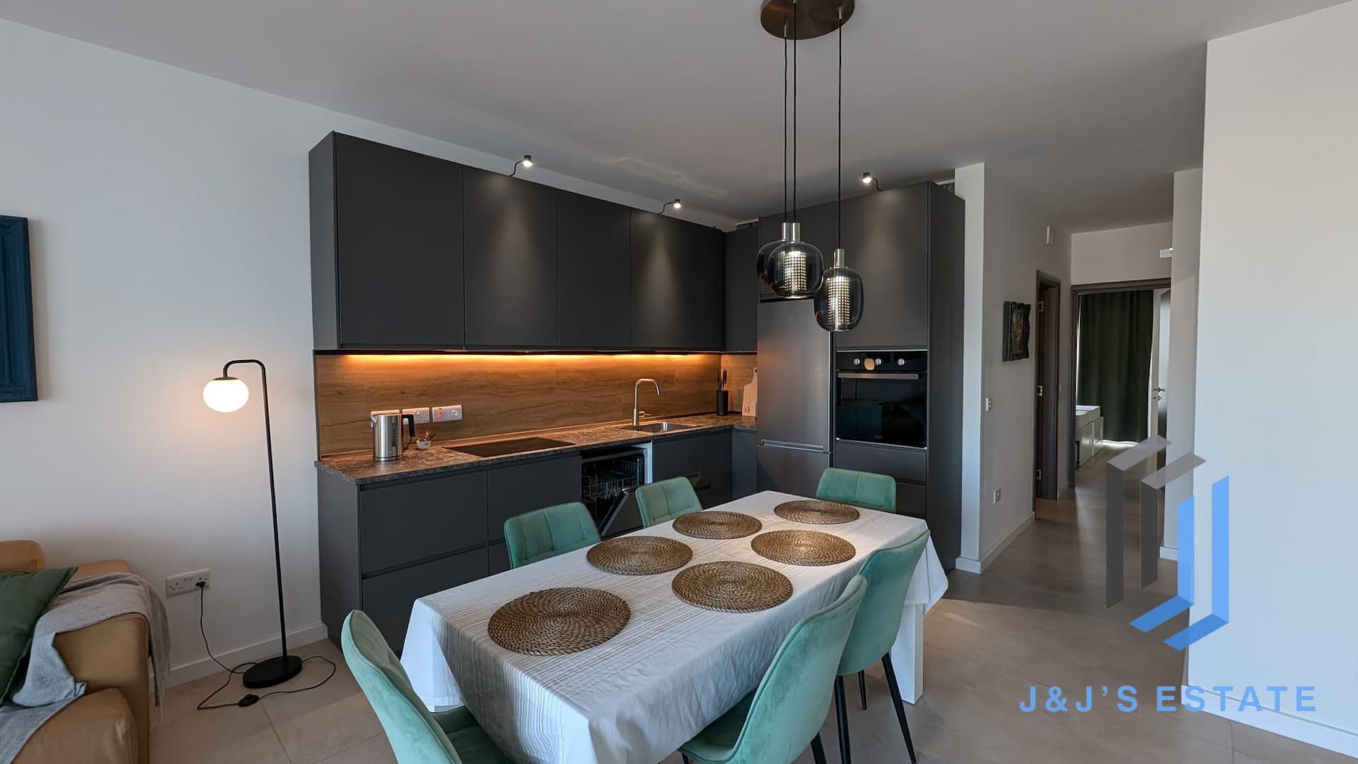 Swieqi | Modern 3 Bedroom with Terrace · 2
