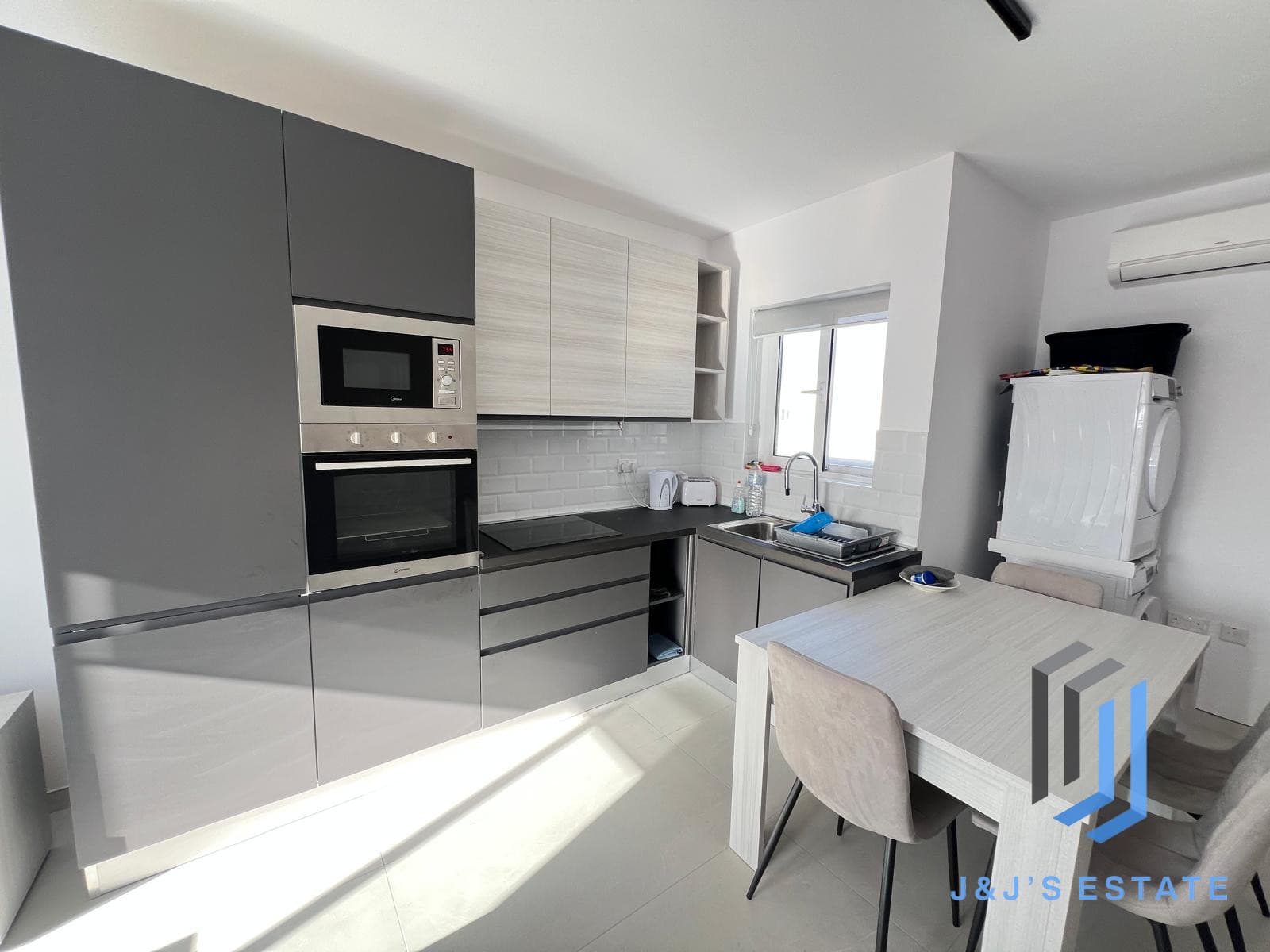 Modern 2 Bedroom Apartment in Prime Location · 2