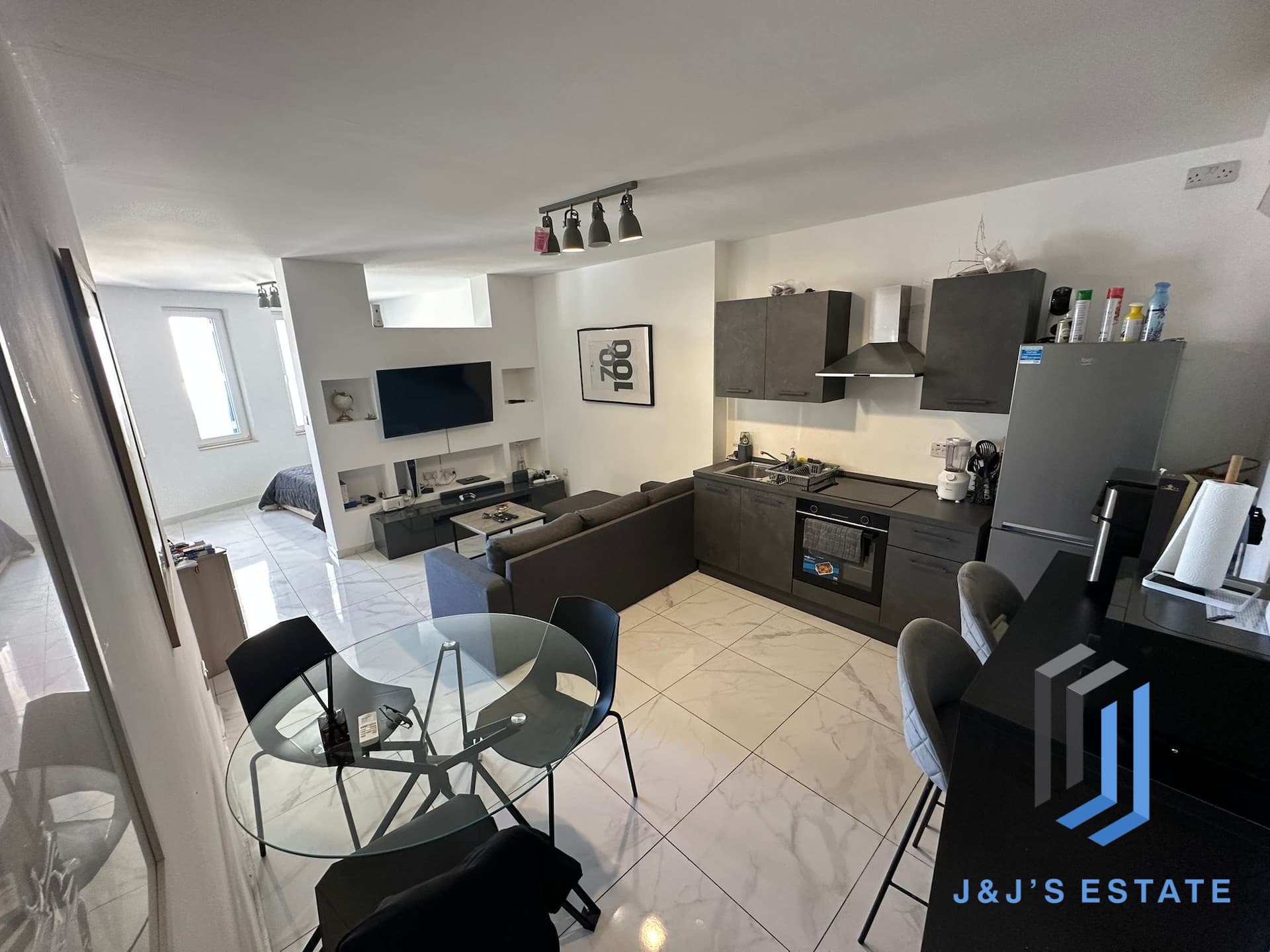 1 Bedroom Apartment in St. Julian’s · 2