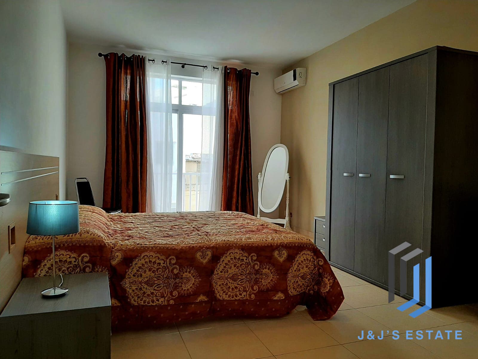 Gzira Duplex Penthouse · 4
