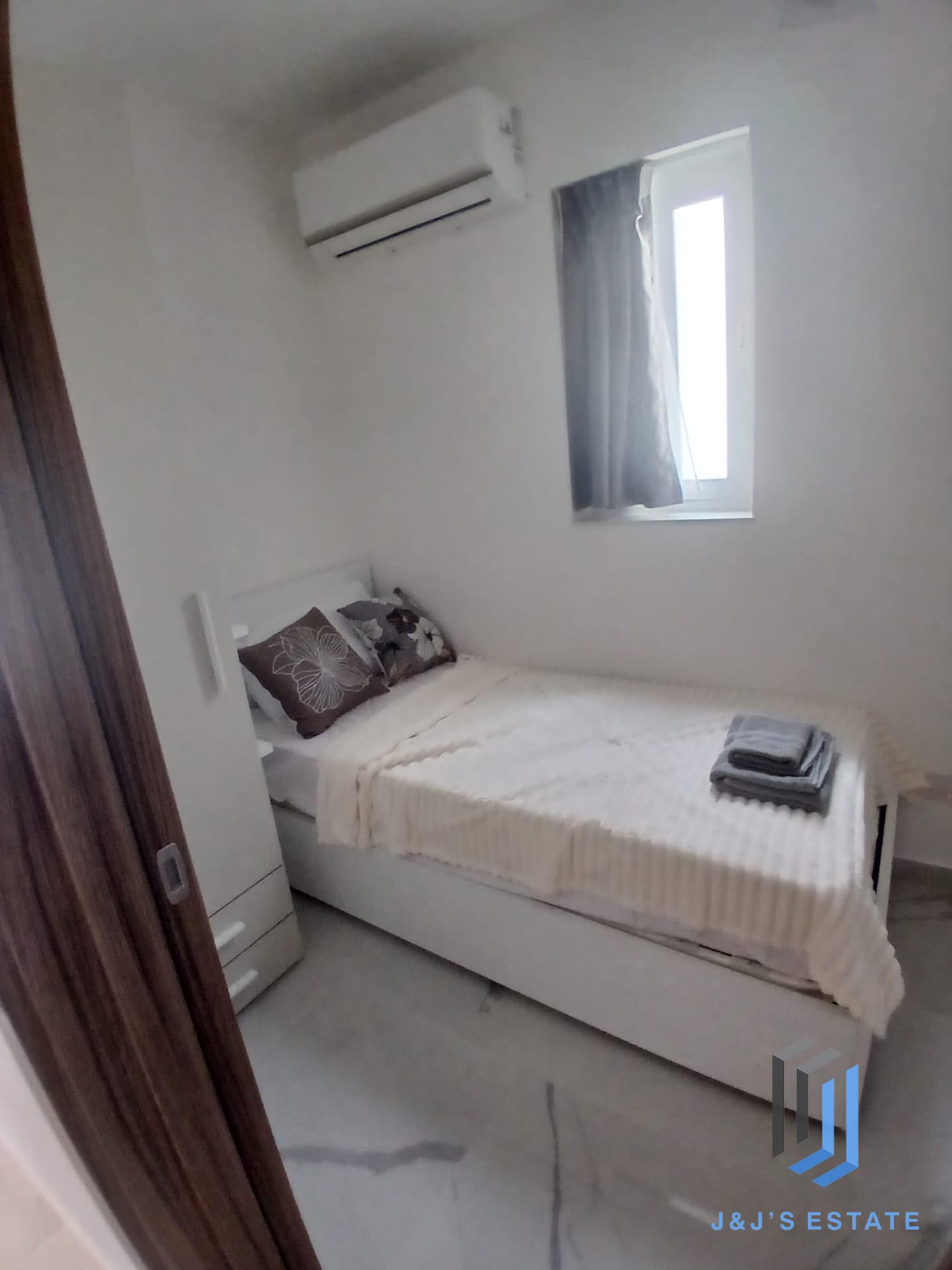 Gzira waterfront furnished 3 bedroom apartment for rent · 9