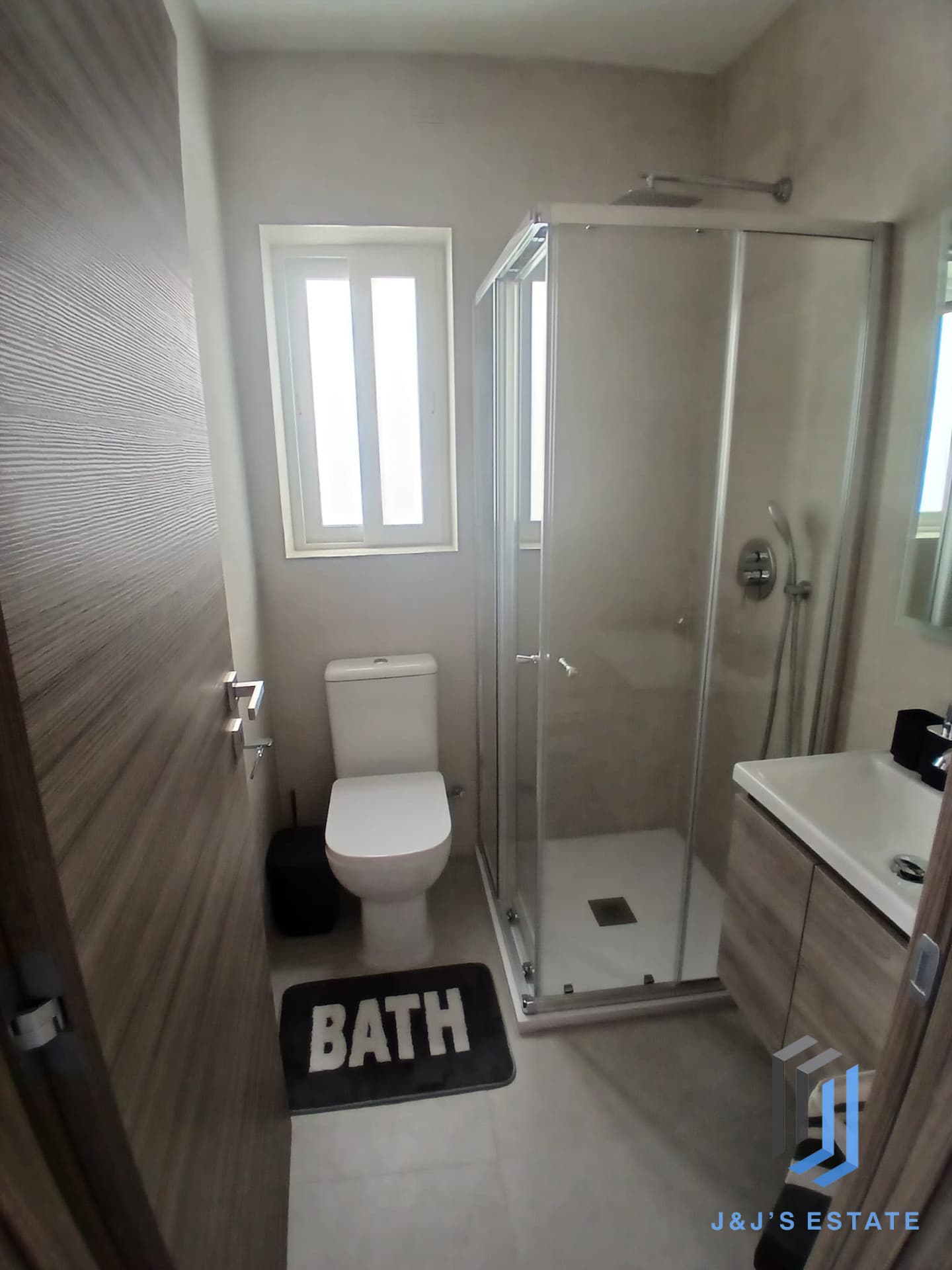 Gzira waterfront furnished 3 bedroom apartment for rent · 8