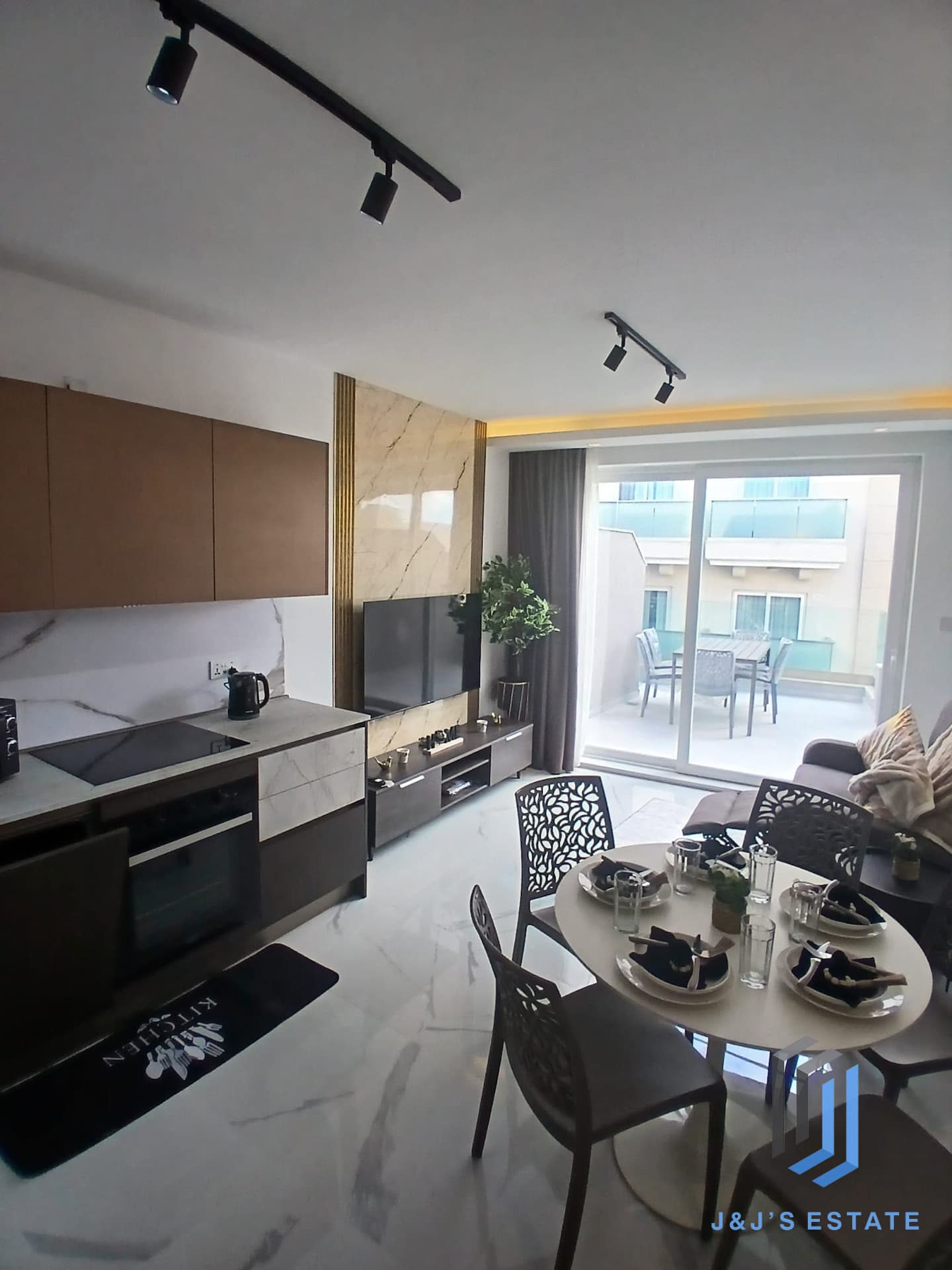Gzira waterfront furnished 3 bedroom apartment for rent