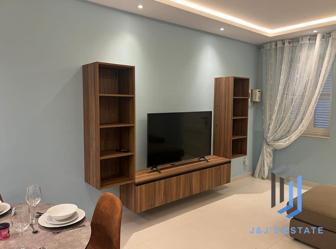 Three-bedroom maisonette near Gzira promenade · 6