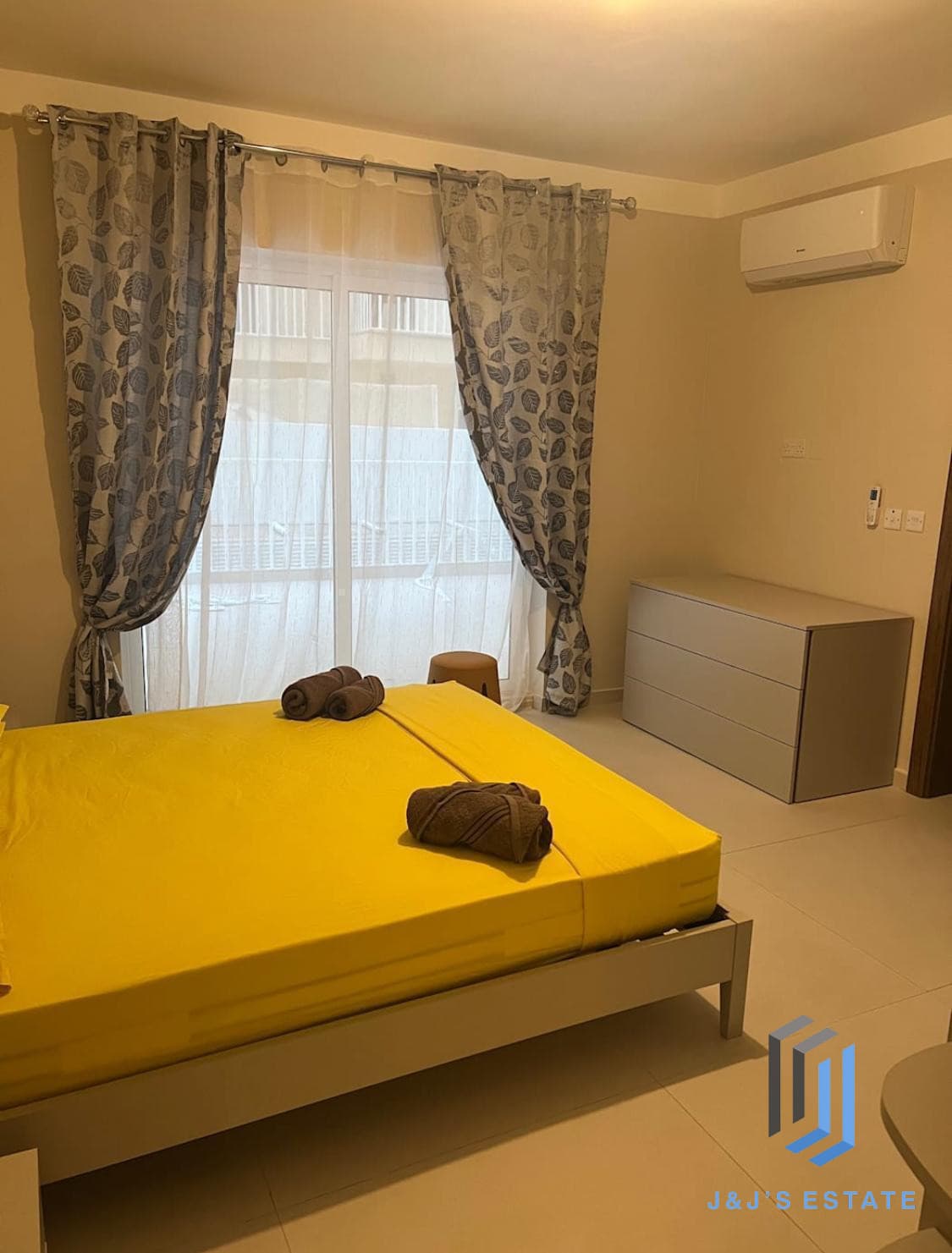 Three-bedroom maisonette near Gzira promenade · 9