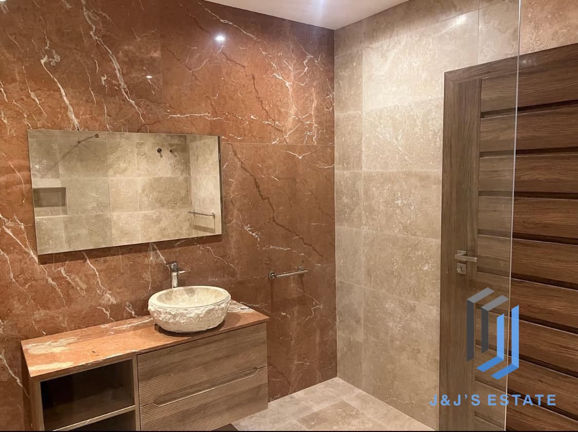 Three-bedroom maisonette near Gzira promenade · 12