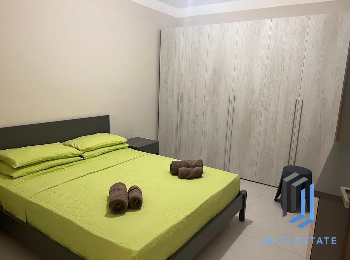 Three-bedroom maisonette near Gzira promenade · 10