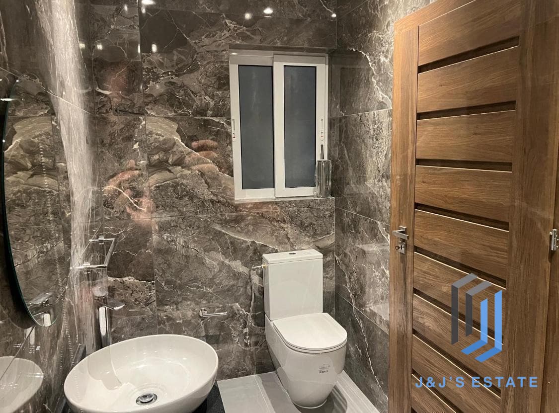 Three-bedroom maisonette near Gzira promenade · 7