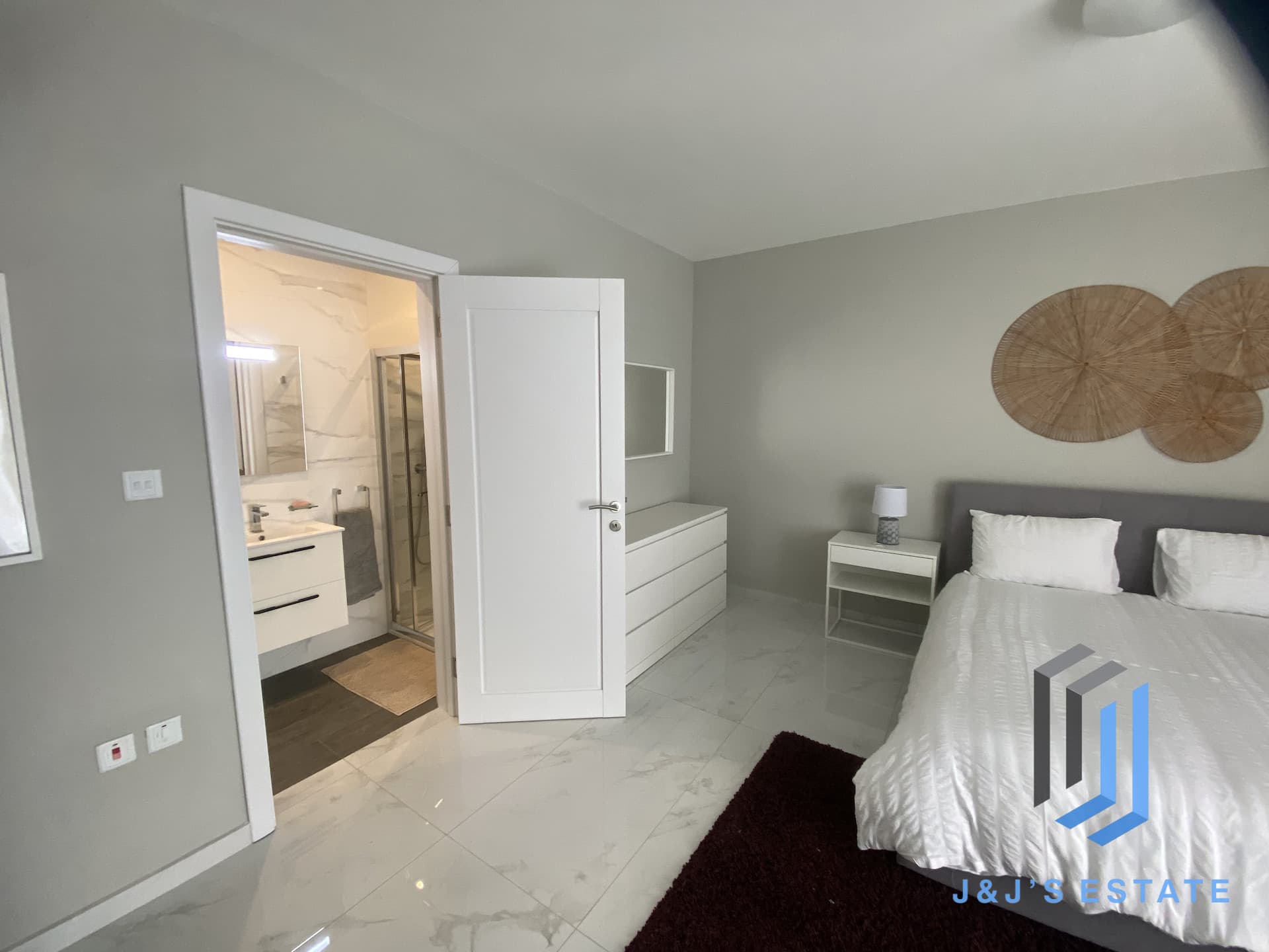 St. Julian’s Bright & Modern 3 Bedroom Apartment · 8