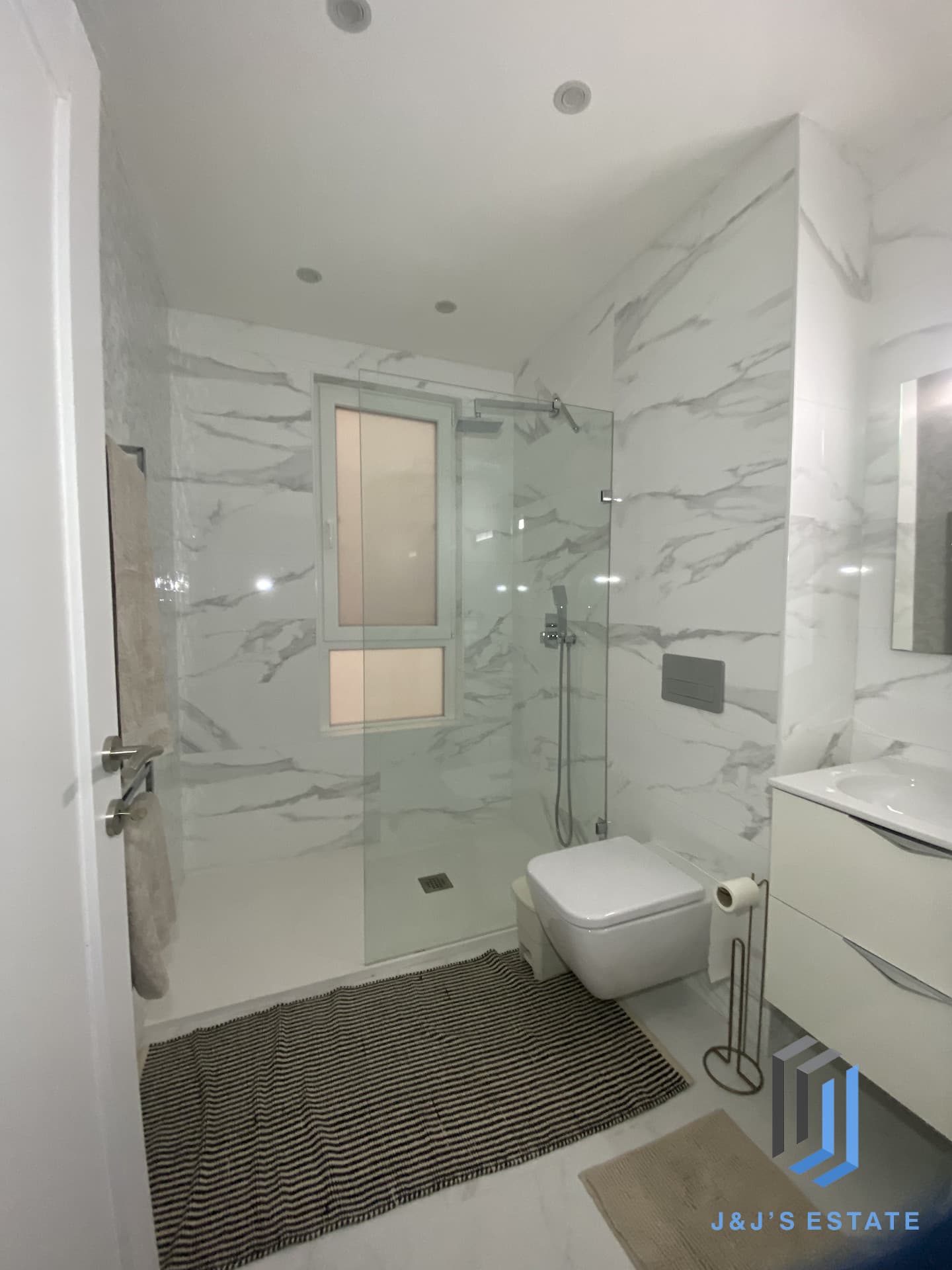 St. Julian’s Bright & Modern 3 Bedroom Apartment · 23