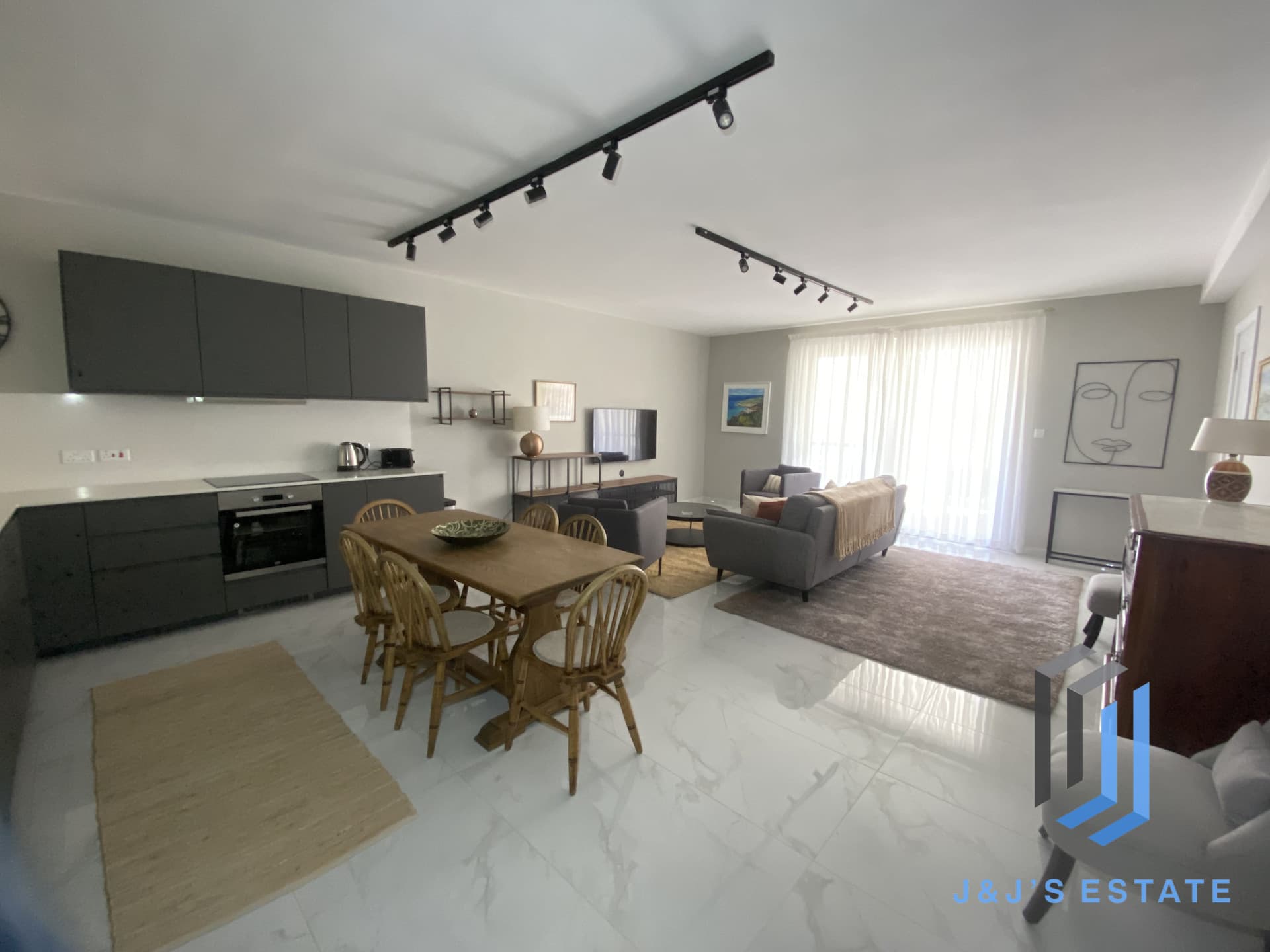 St. Julian’s Bright & Modern 3 Bedroom Apartment · 4