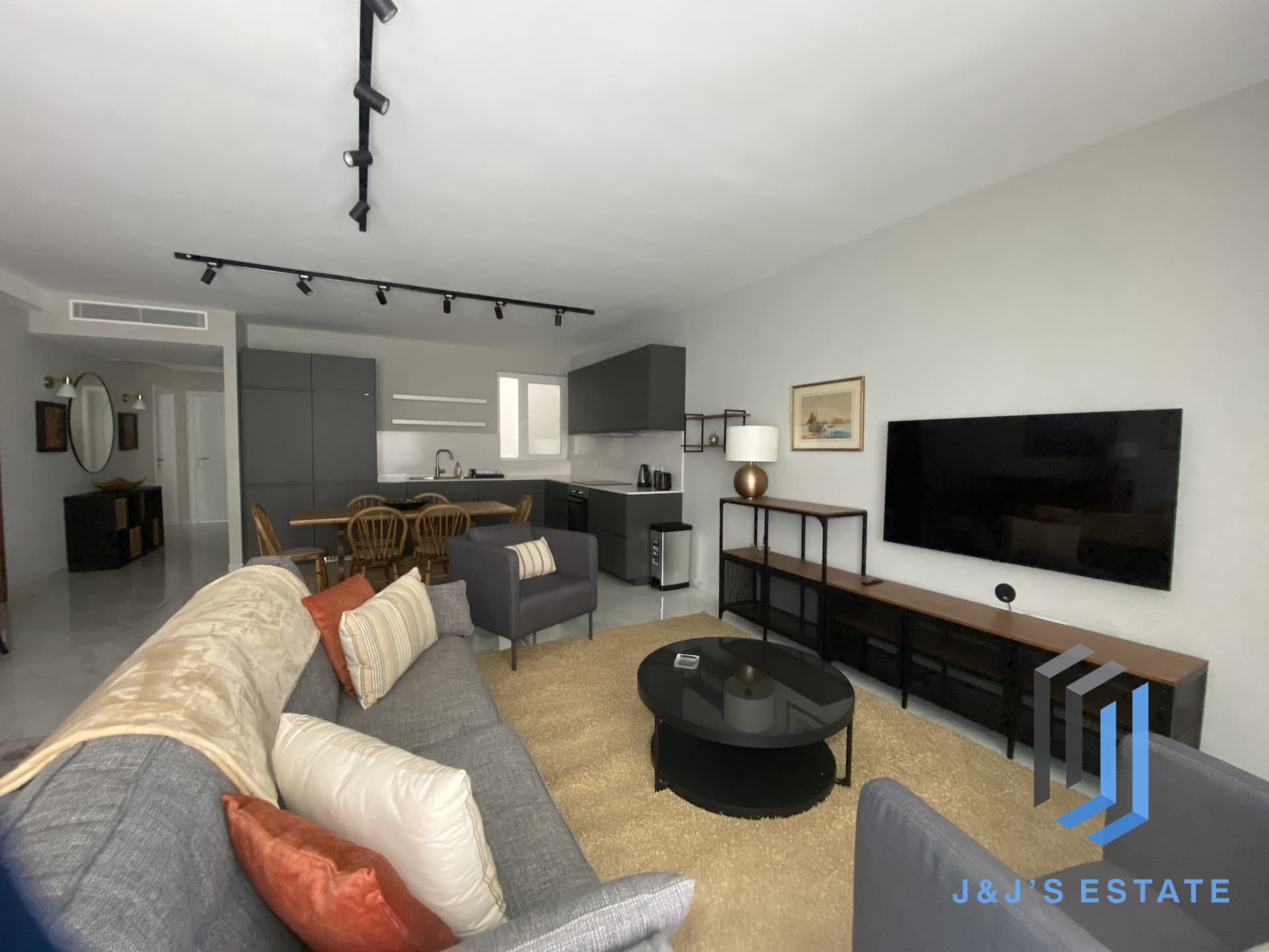 St. Julian’s Bright & Modern 3 Bedroom Apartment · 3