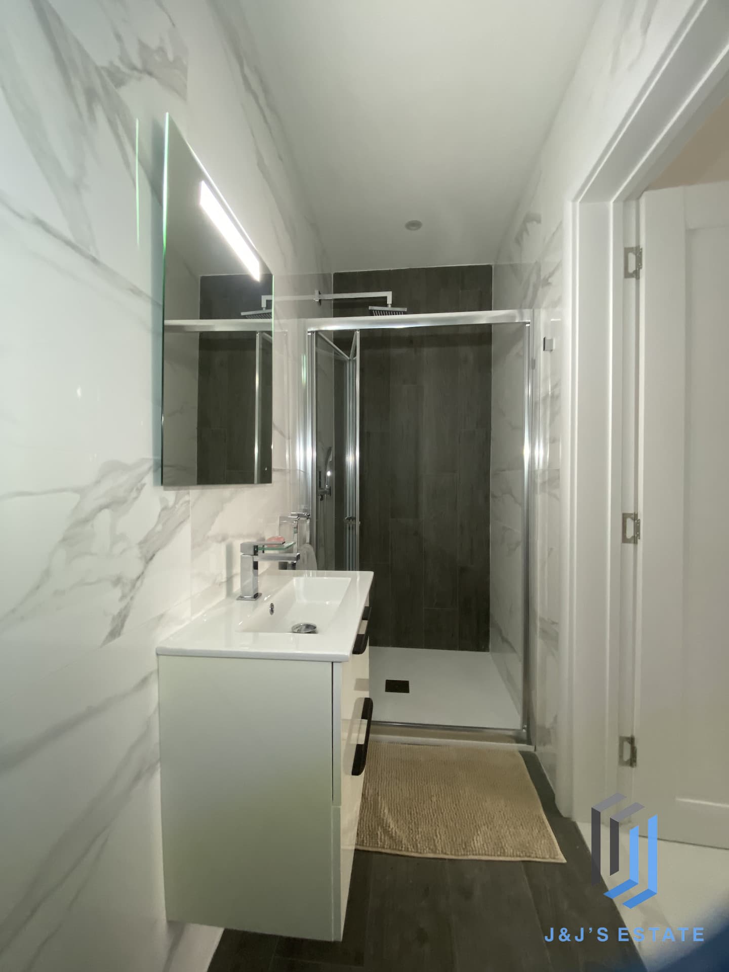 St. Julian’s Bright & Modern 3 Bedroom Apartment · 22