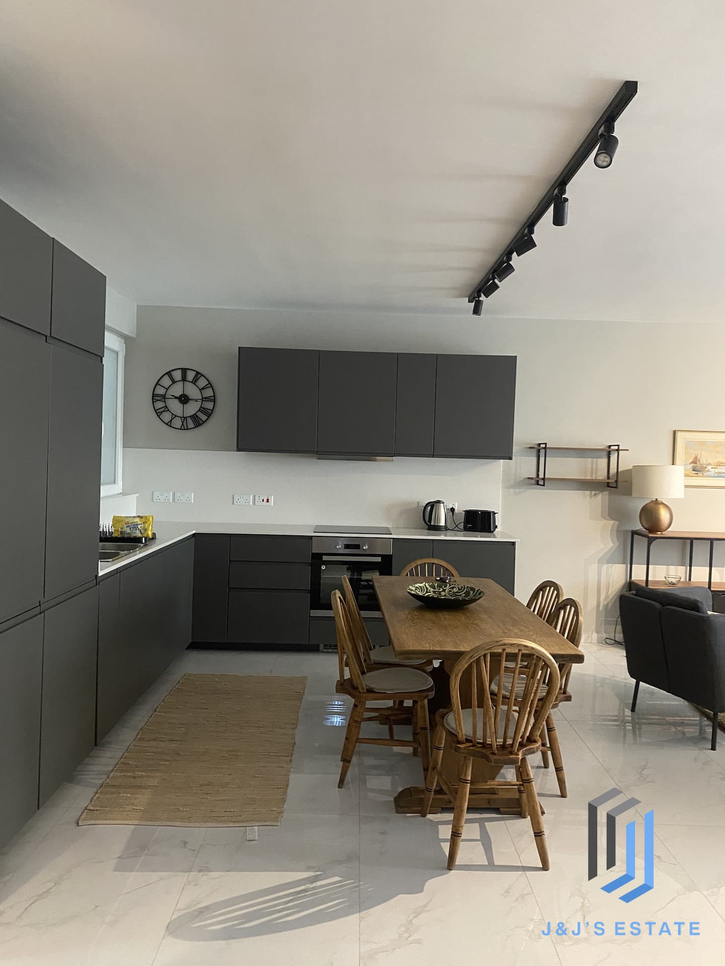 St. Julian’s Bright & Modern 3 Bedroom Apartment · 20
