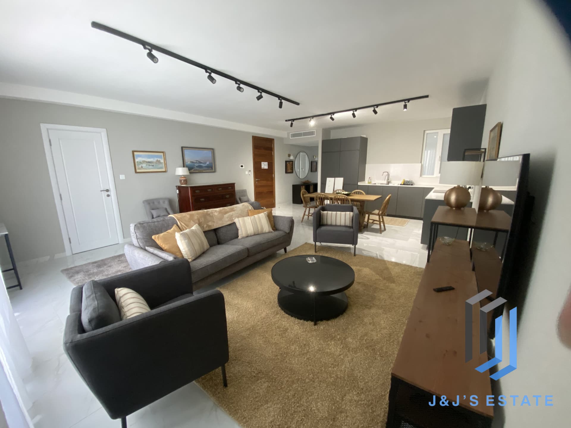 St. Julian’s Bright & Modern 3 Bedroom Apartment