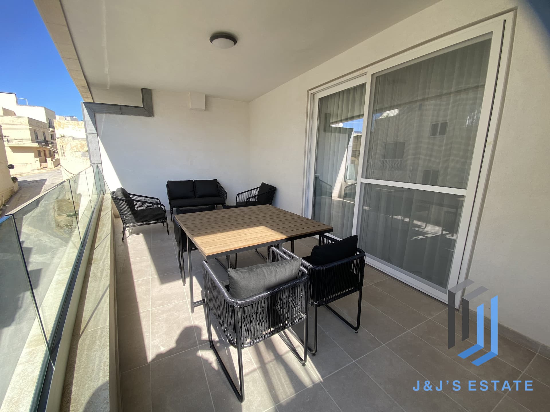 St. Julian’s Bright & Modern 3 Bedroom Apartment · 7