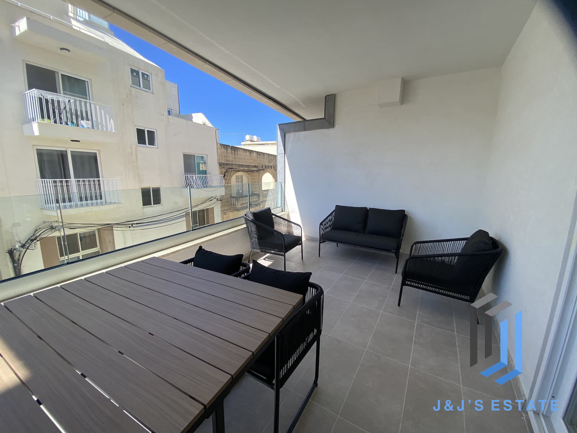 St. Julian’s Bright & Modern 3 Bedroom Apartment · 12