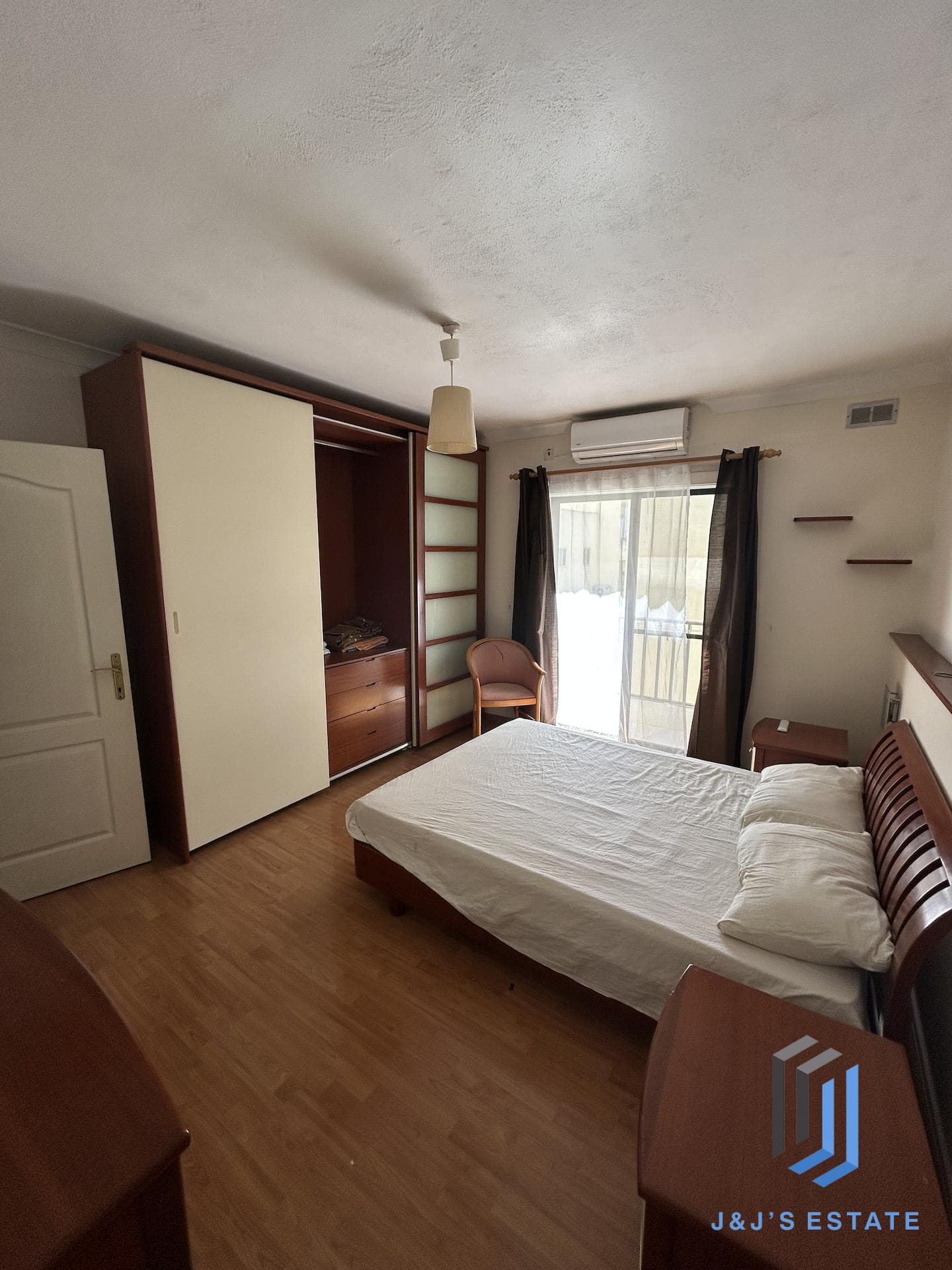Two-bedroom apartment with balcony in central Birkirkara · 5