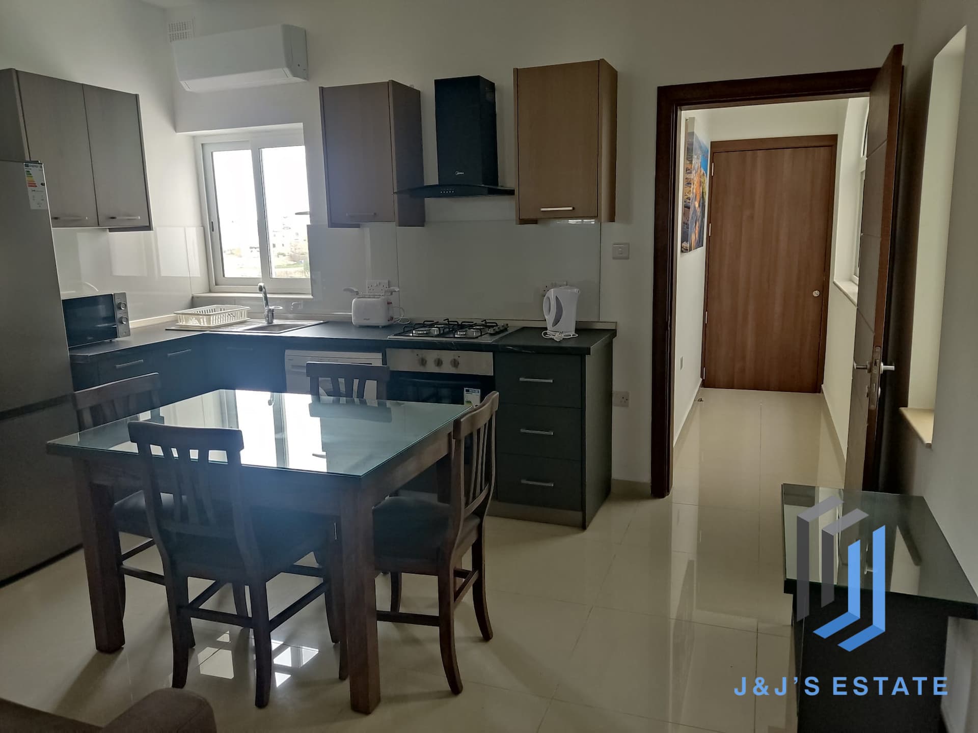 Għargħur 2 Bedroom Apartment · 4