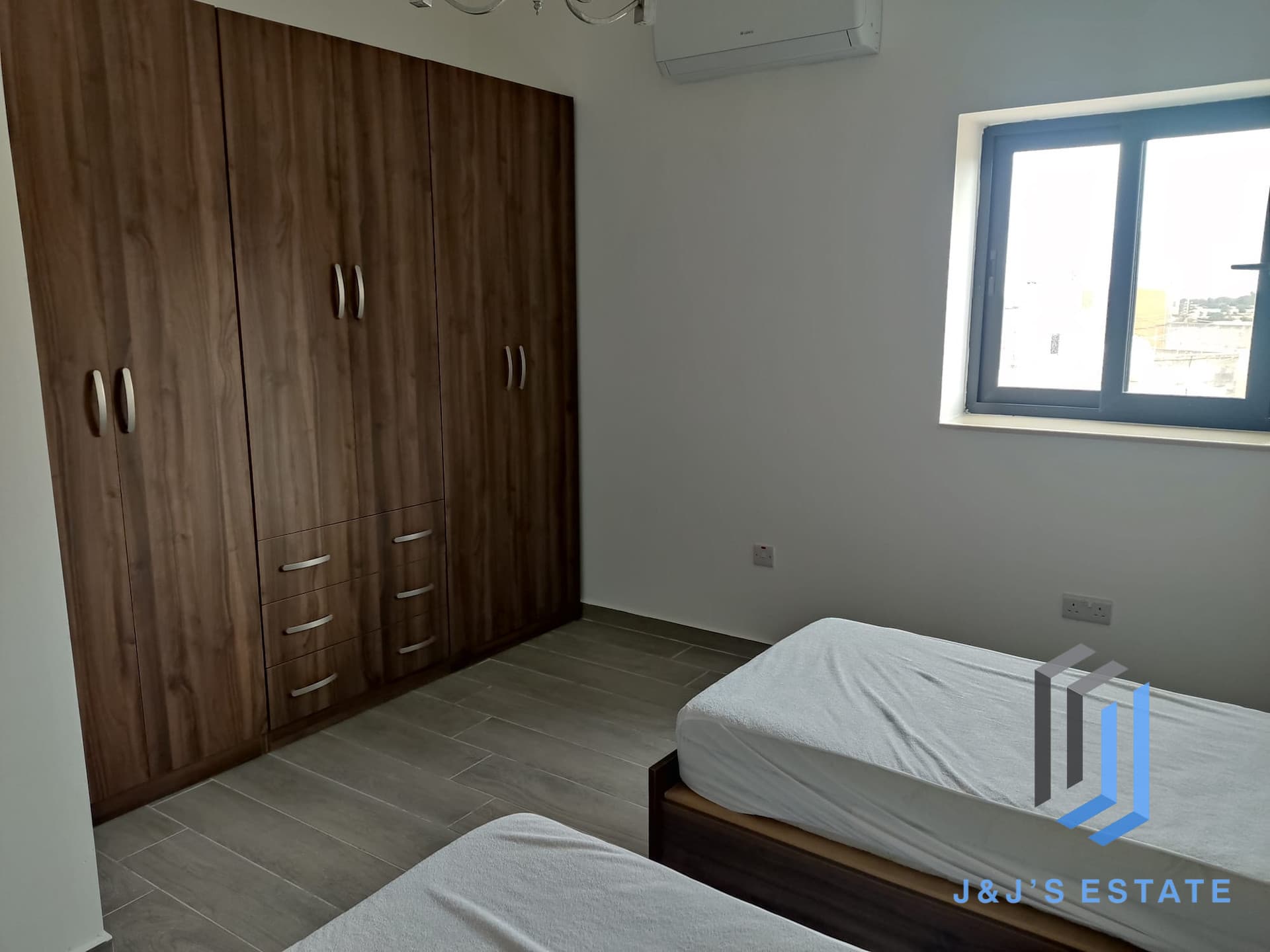 Għargħur 2 Bedroom Apartment · 8