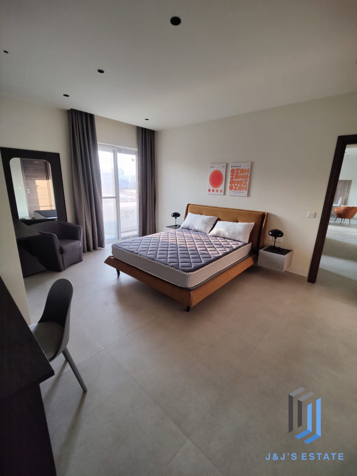 St. Julian’s Modern Penthouse with Jacuzzi · 10