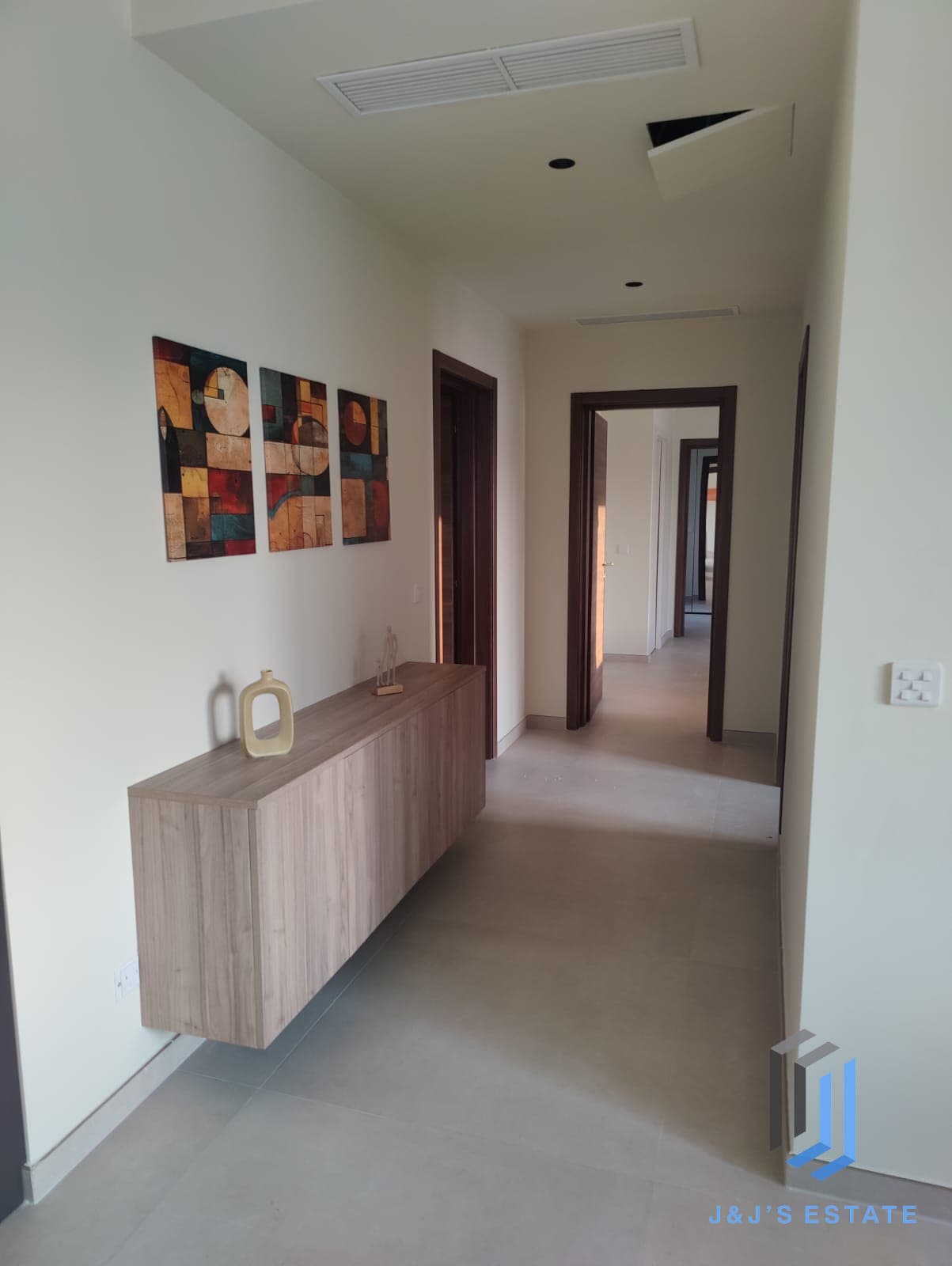 St. Julian’s Modern Penthouse with Jacuzzi · 4
