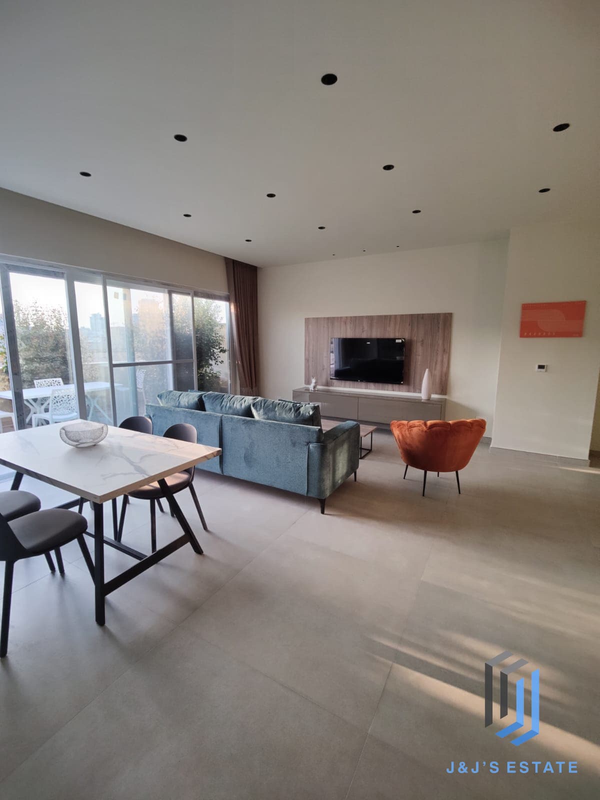 St. Julian’s Modern Penthouse with Jacuzzi · 3