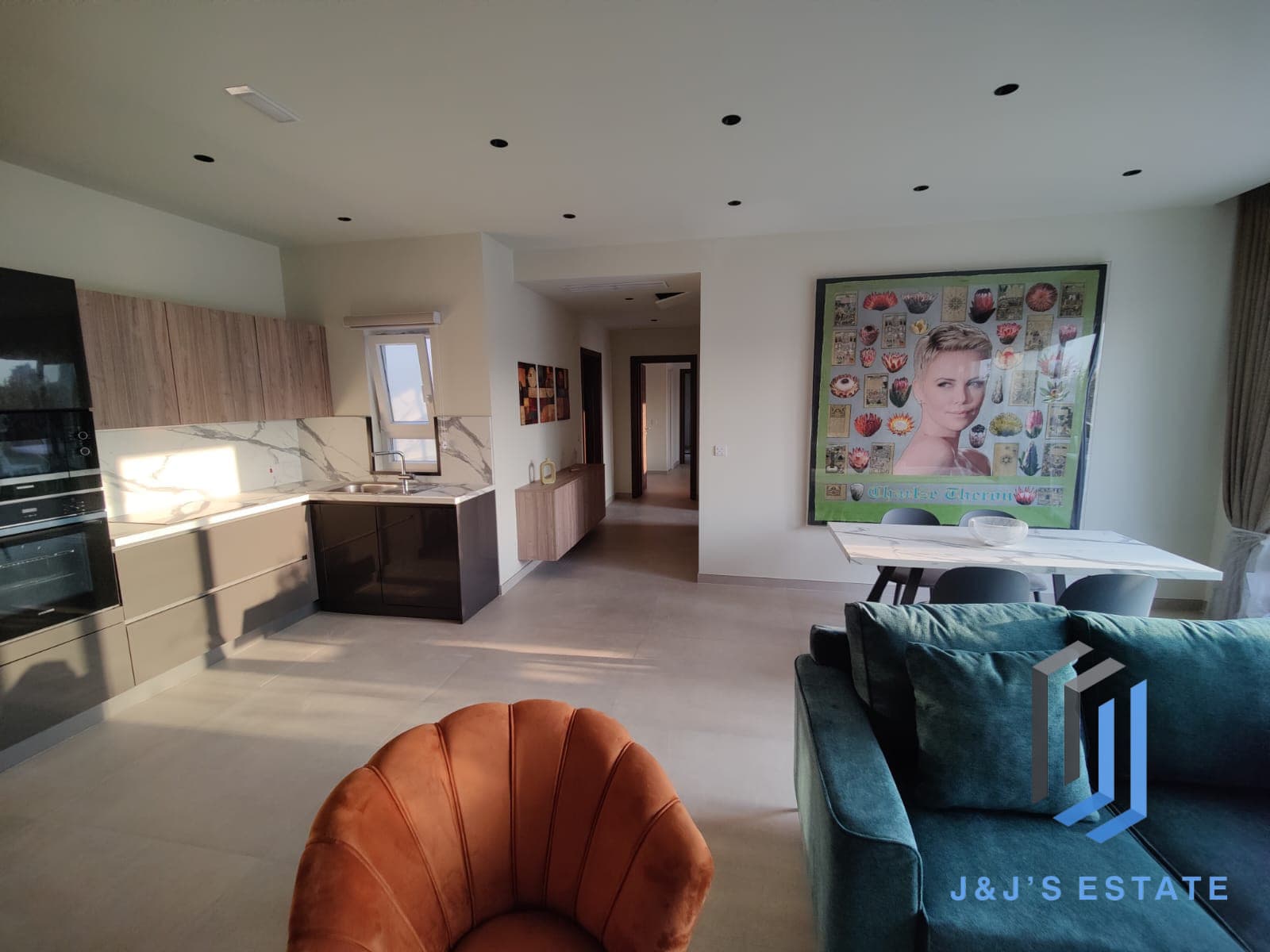 St. Julian’s Modern Penthouse with Jacuzzi · 2