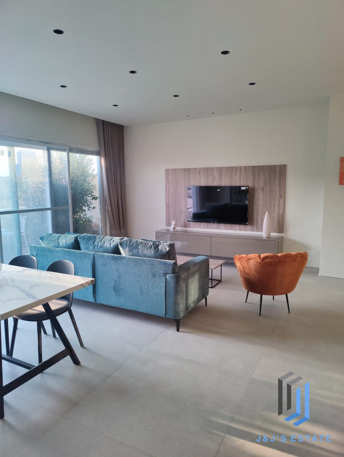 St. Julian’s Modern Penthouse with Jacuzzi