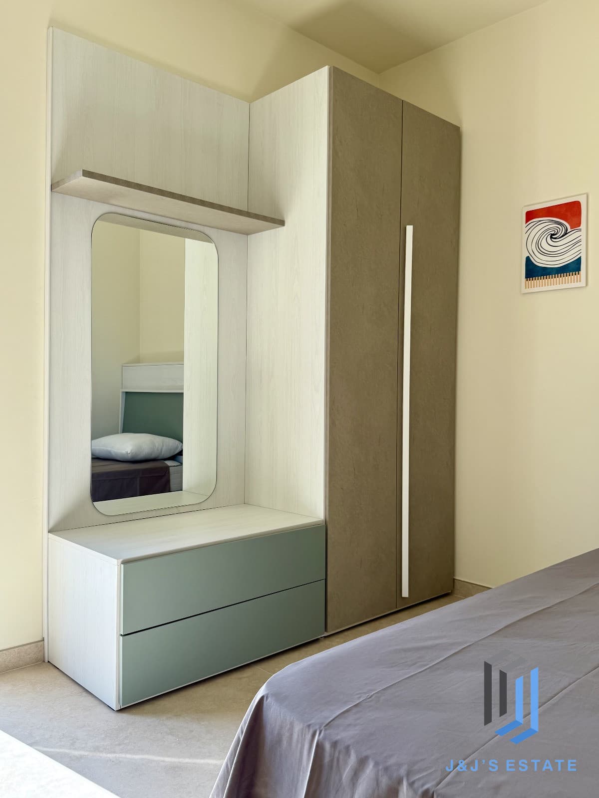 Luxury 3 Bedroom Penthouse Prime Location by the Sea · 13
