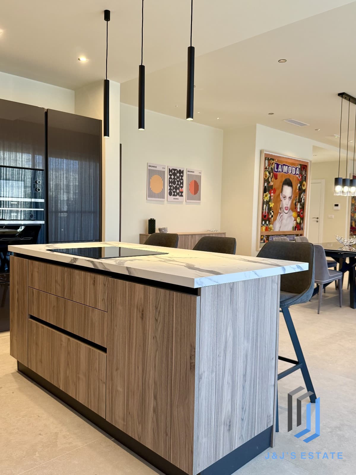 Luxury 3 Bedroom Penthouse Prime Location by the Sea · 7