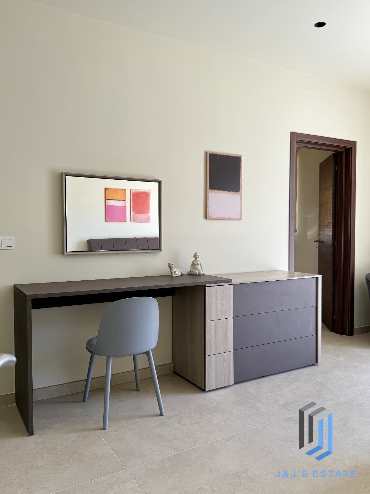 Luxury 3 Bedroom Penthouse Prime Location by the Sea · 19