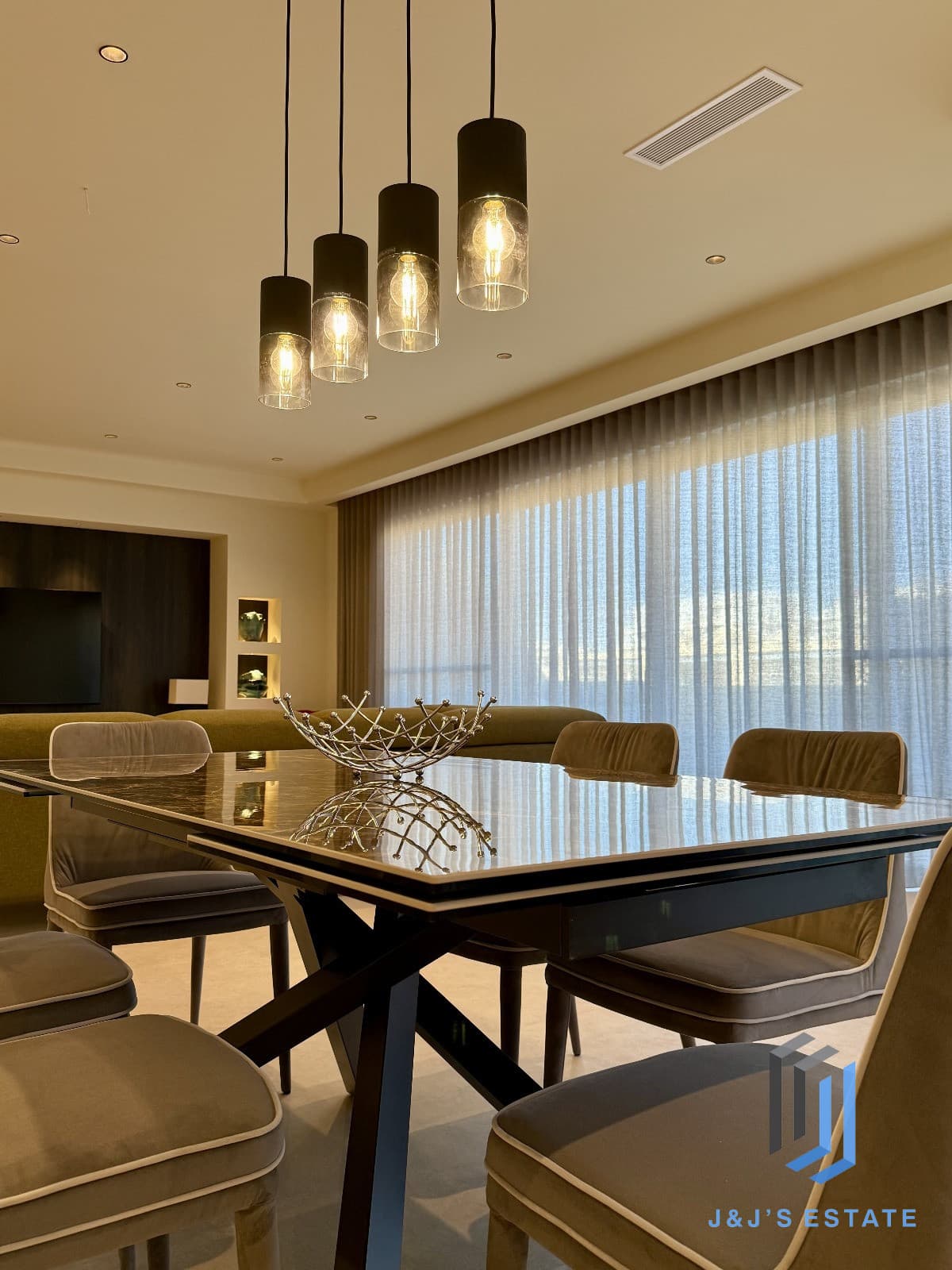 Luxury 3 Bedroom Penthouse Prime Location by the Sea · 10