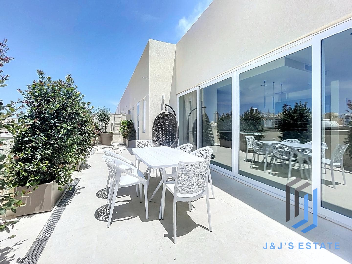 Luxury 3 Bedroom Penthouse Prime Location by the Sea · 22