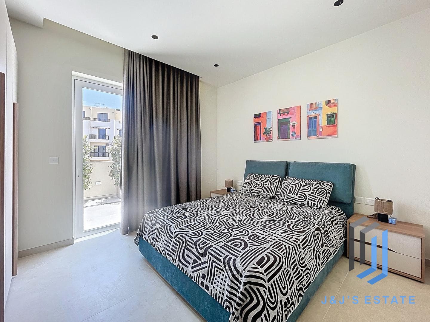 Luxury 3 Bedroom Penthouse Prime Location by the Sea · 23