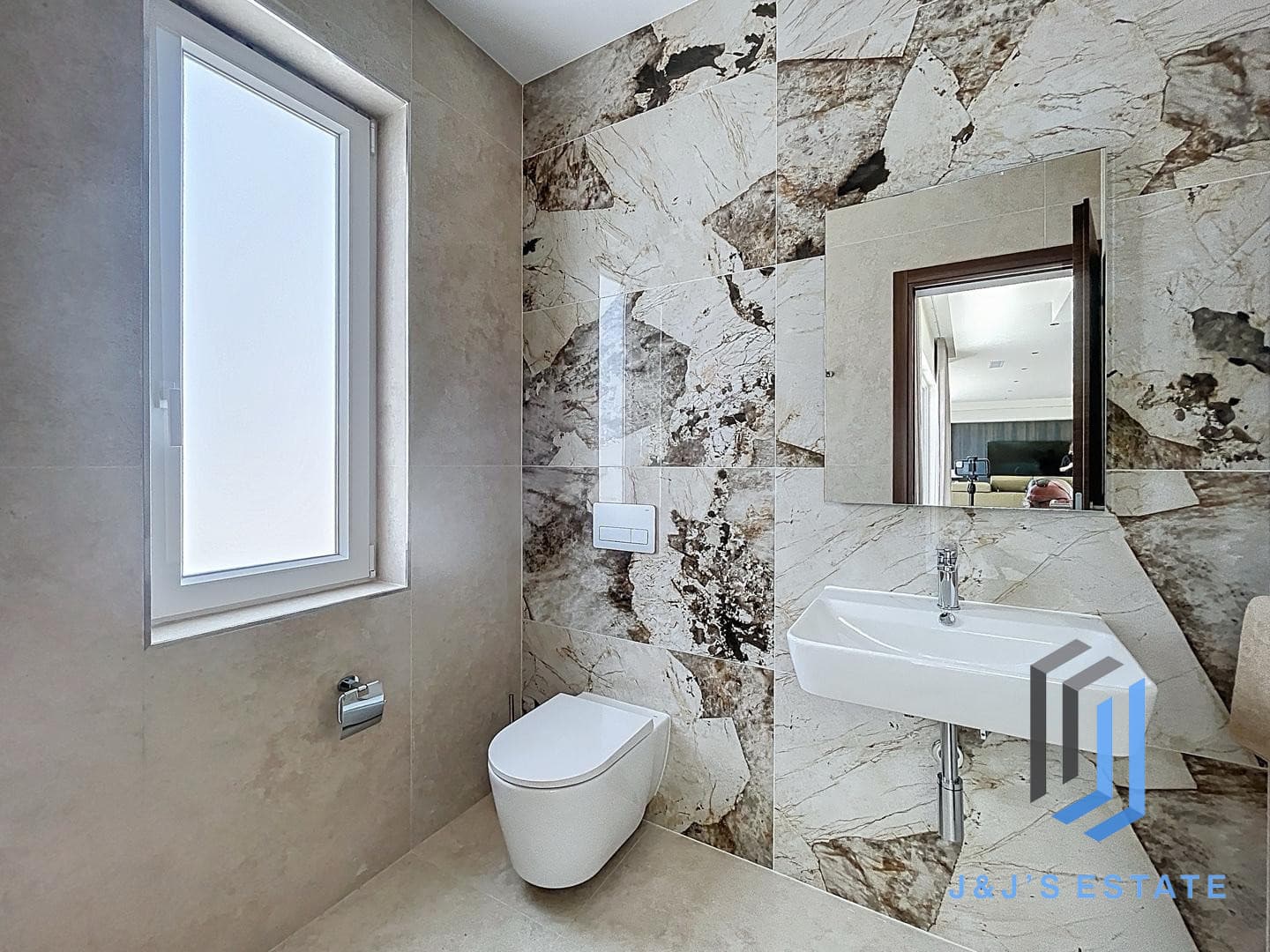 Luxury 3 Bedroom Penthouse Prime Location by the Sea · 24