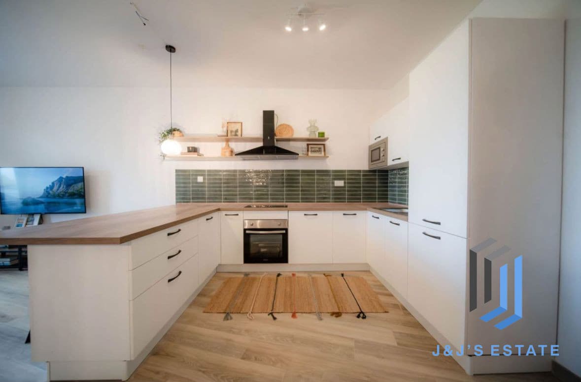 Fully Furnished Two Bedroom Apartment in Seaside Kalkara · 4