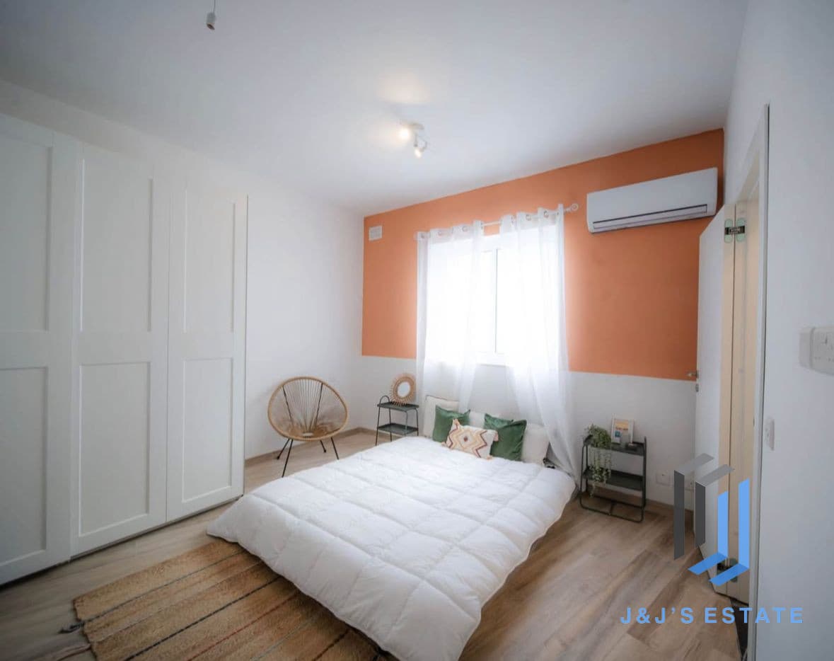 Fully Furnished Two Bedroom Apartment in Seaside Kalkara · 6