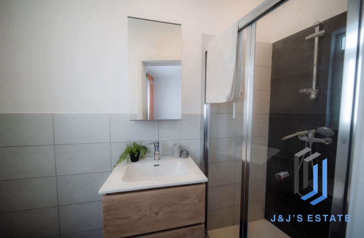Fully Furnished Two Bedroom Apartment in Seaside Kalkara · 7