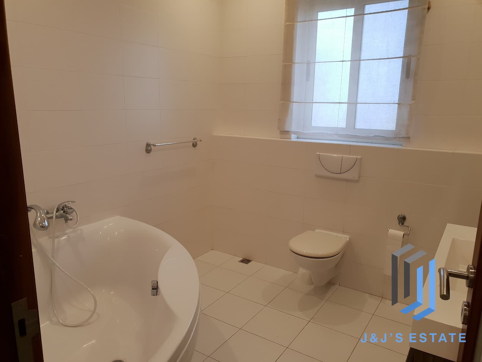 Fully Furnished Three Bedroom Apartment in Swieqi · 6