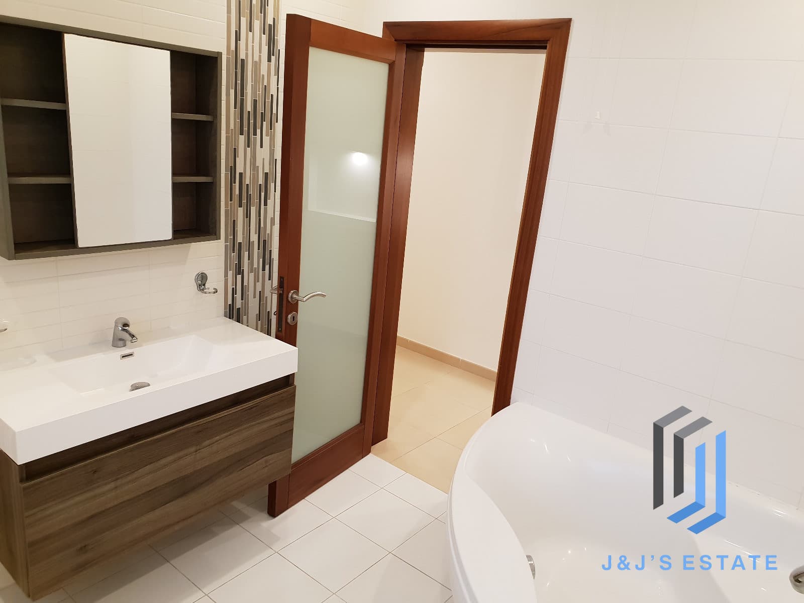 Fully Furnished Three Bedroom Apartment in Swieqi · 4