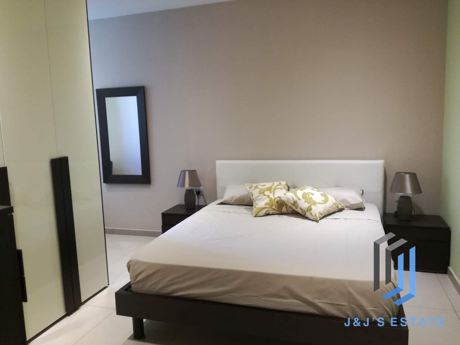 Modern Sliema Apartment with Two Bedrooms for Rent · 8